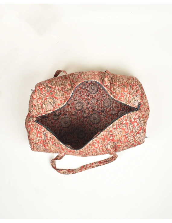 Red kalamkari duffle bag : VBL01DD-1
