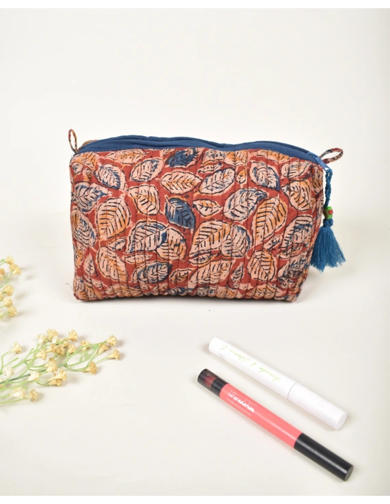 Red quilted travel pouch in Kalamkari cotton : VKP02E-VKP02E