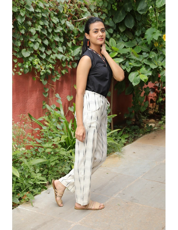 White Ikat cotton pants wiith two pockets: EP04B-XL-3