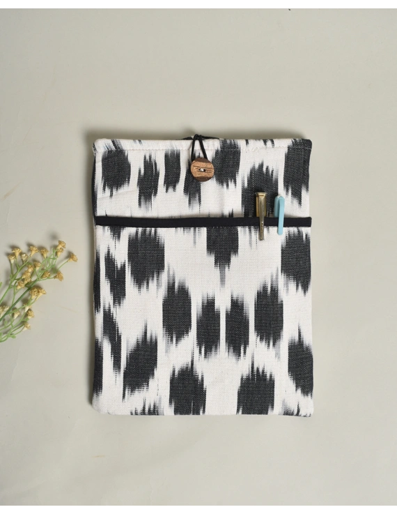 Ipad sleeve in black and white ikat cotton:  LBT04B-1