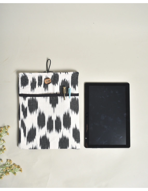 Ipad sleeve in black and white ikat cotton:  LBT04B-3