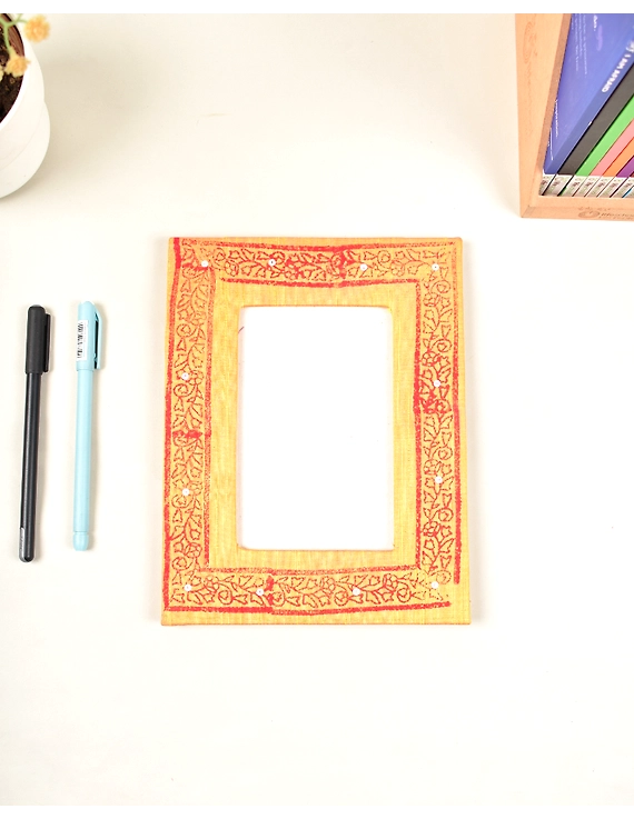 Handmade paper photo frame with yellow block print (4&quot; x 6&quot;) : STF03C-1