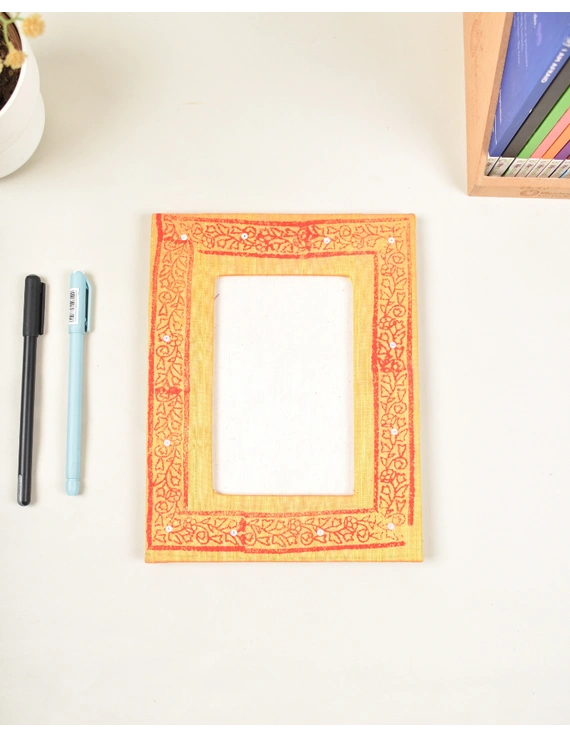Handmade paper photo frame with yellow block print (4&quot; x 6&quot;) : STF03CD-3