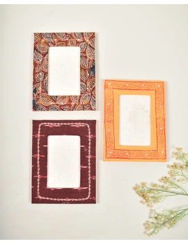 Handmade paper photo frame with maroon ikat (4&quot; x 6&quot;) : STF03AD-5-sm