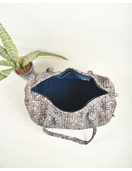Overnight duffel bag in black kalamkari cotton: VBS01GD-1-sm