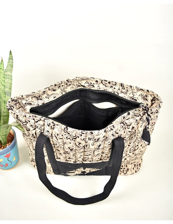 Black and white kalamkari quilted laptop bag: LBK05AD-3