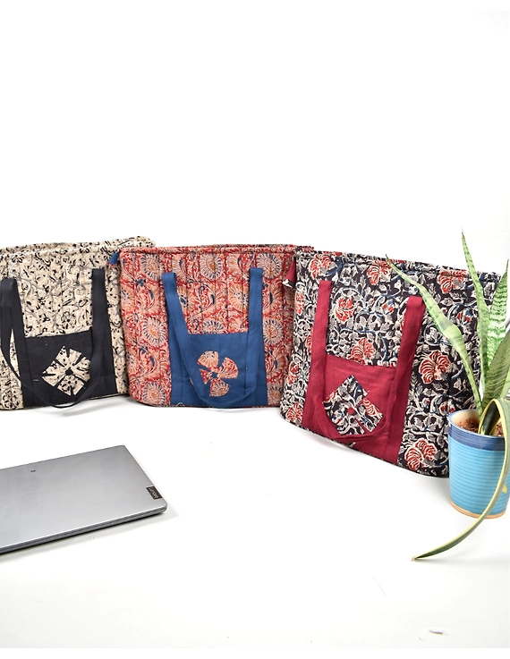 Red kalamkari quilted laptop bag : LBK05C-1