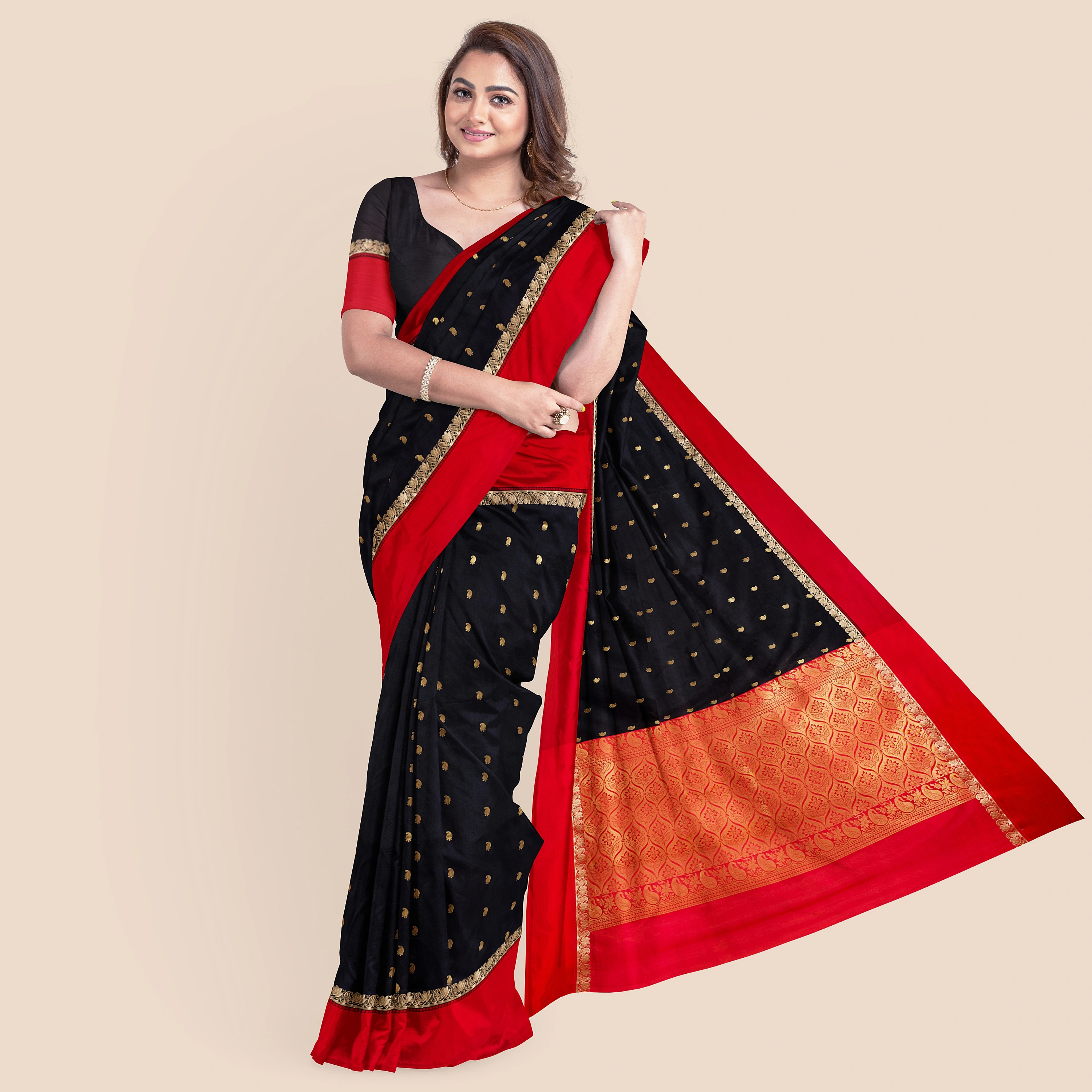 Black with Red Border Garad Kanchipuram Style Golden Zari Work Silk Blend Saree with Blouse Piece-4