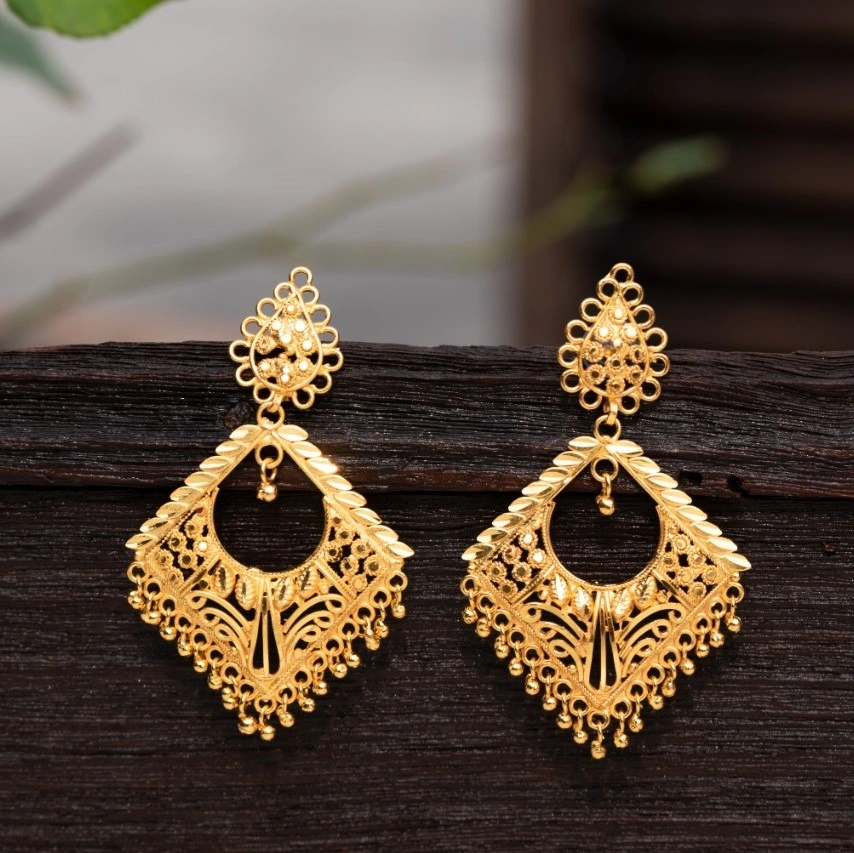 Buy quality 22KT CZ Ladies Designer Gold Earring LFE653 in Ahmedabad