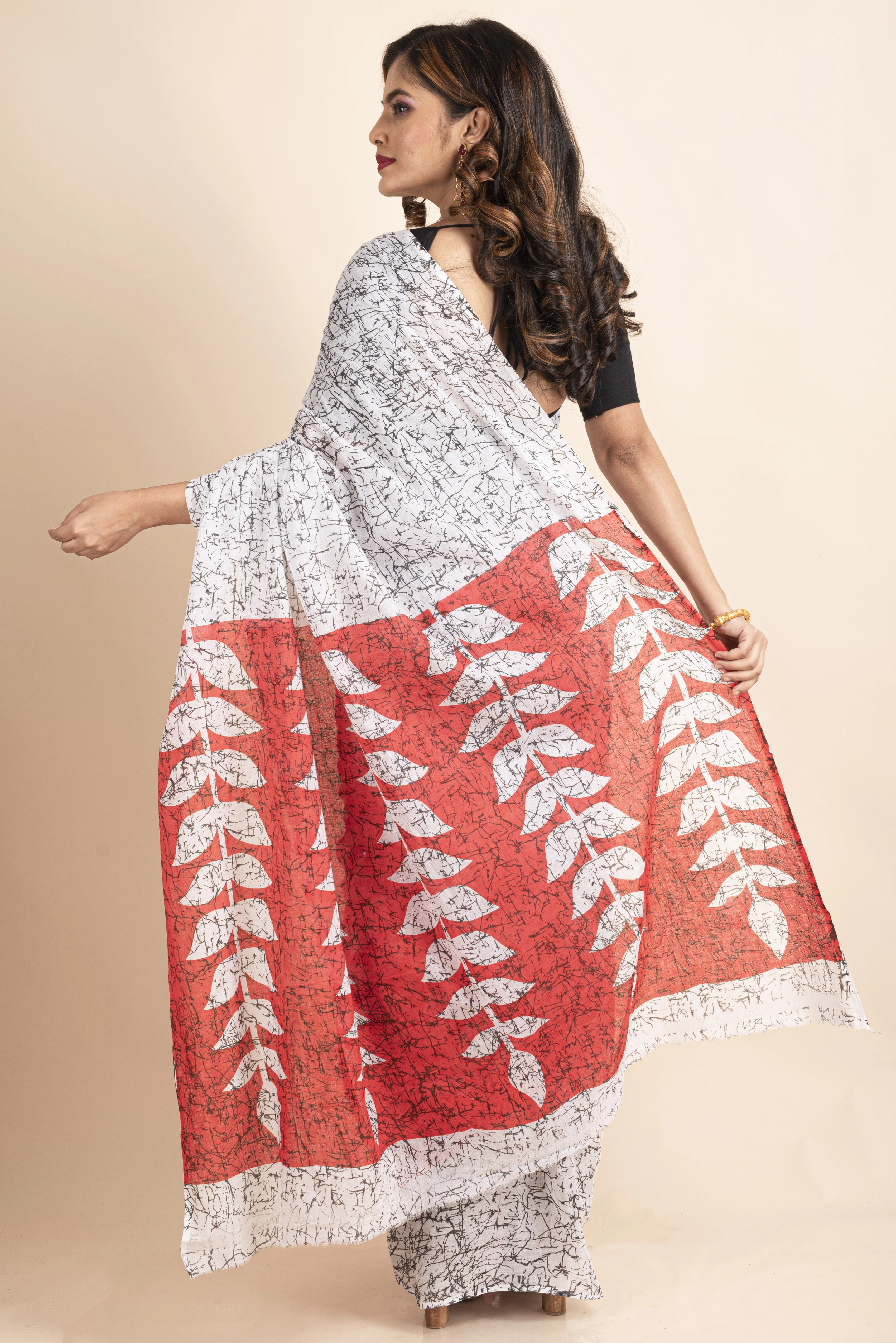 White Red Patlipallu Leaf Printed Mulmul Cotton Saree-1