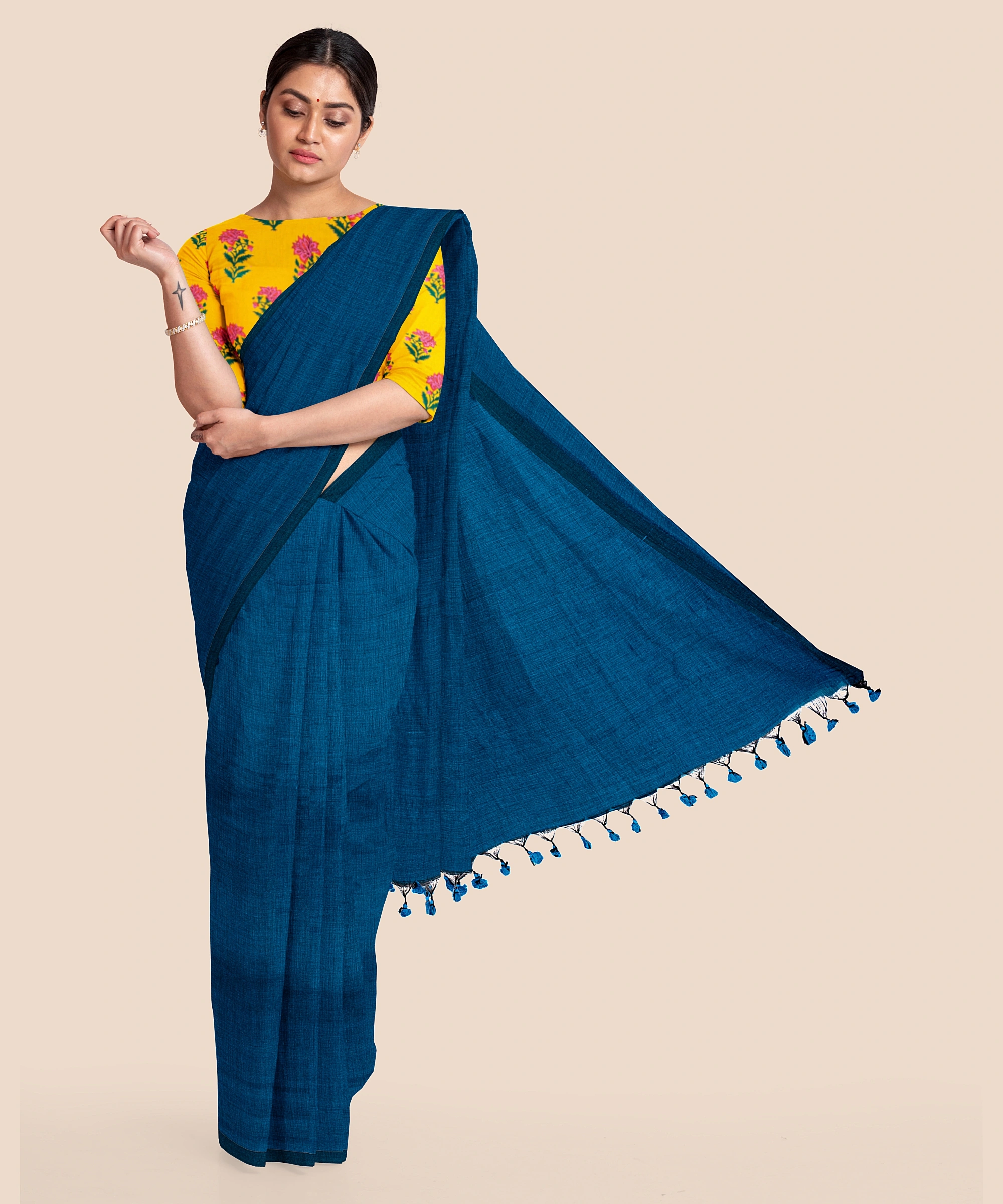 saree with pompom border