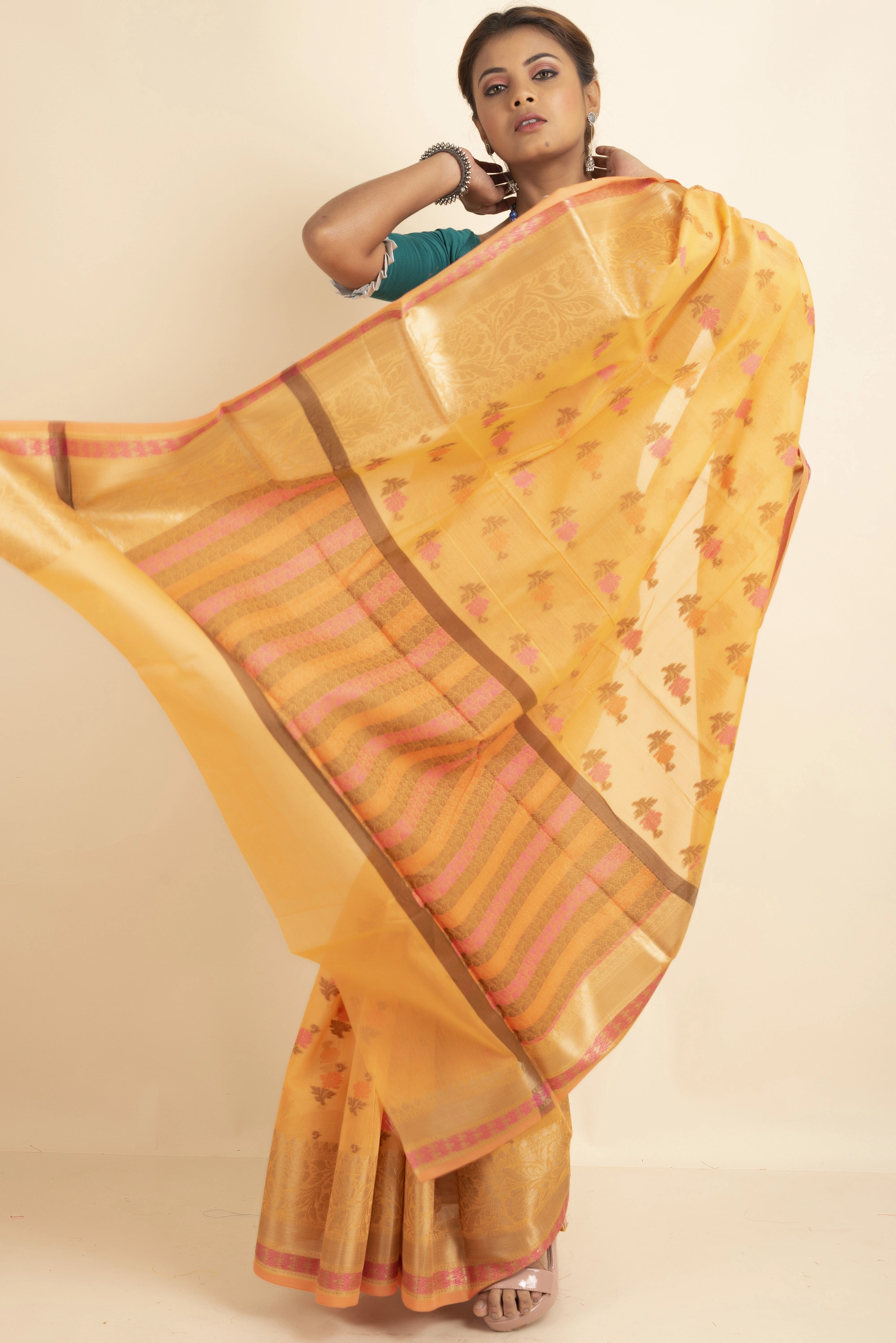 15 Classy Designs of Tant Sarees To You Look Elegant | Styles At Life