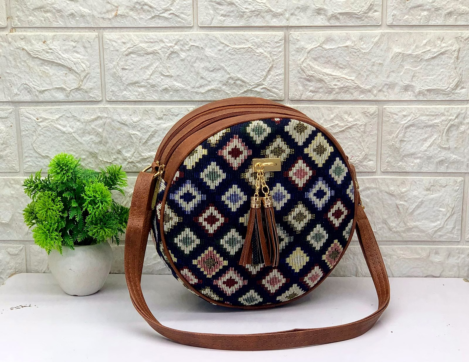 Sling Bag image 3