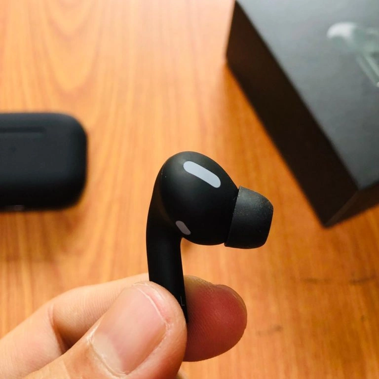 New black online airpods