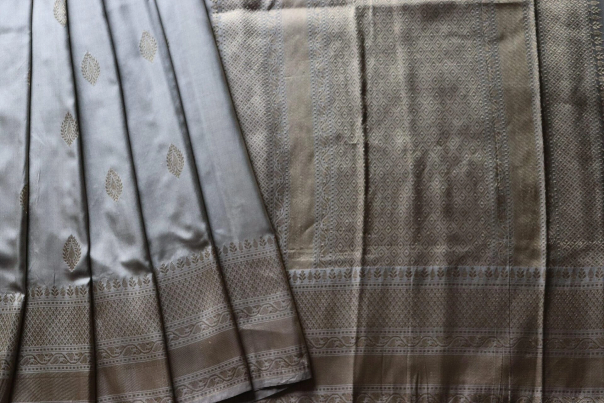 Grey Leaf Ektara Banarasi Handloom Saree (Kadhua)-6