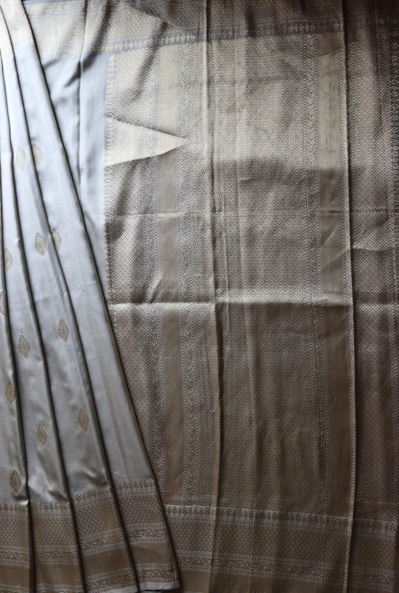 Grey Leaf Ektara Banarasi Handloom Saree (Kadhua)-1