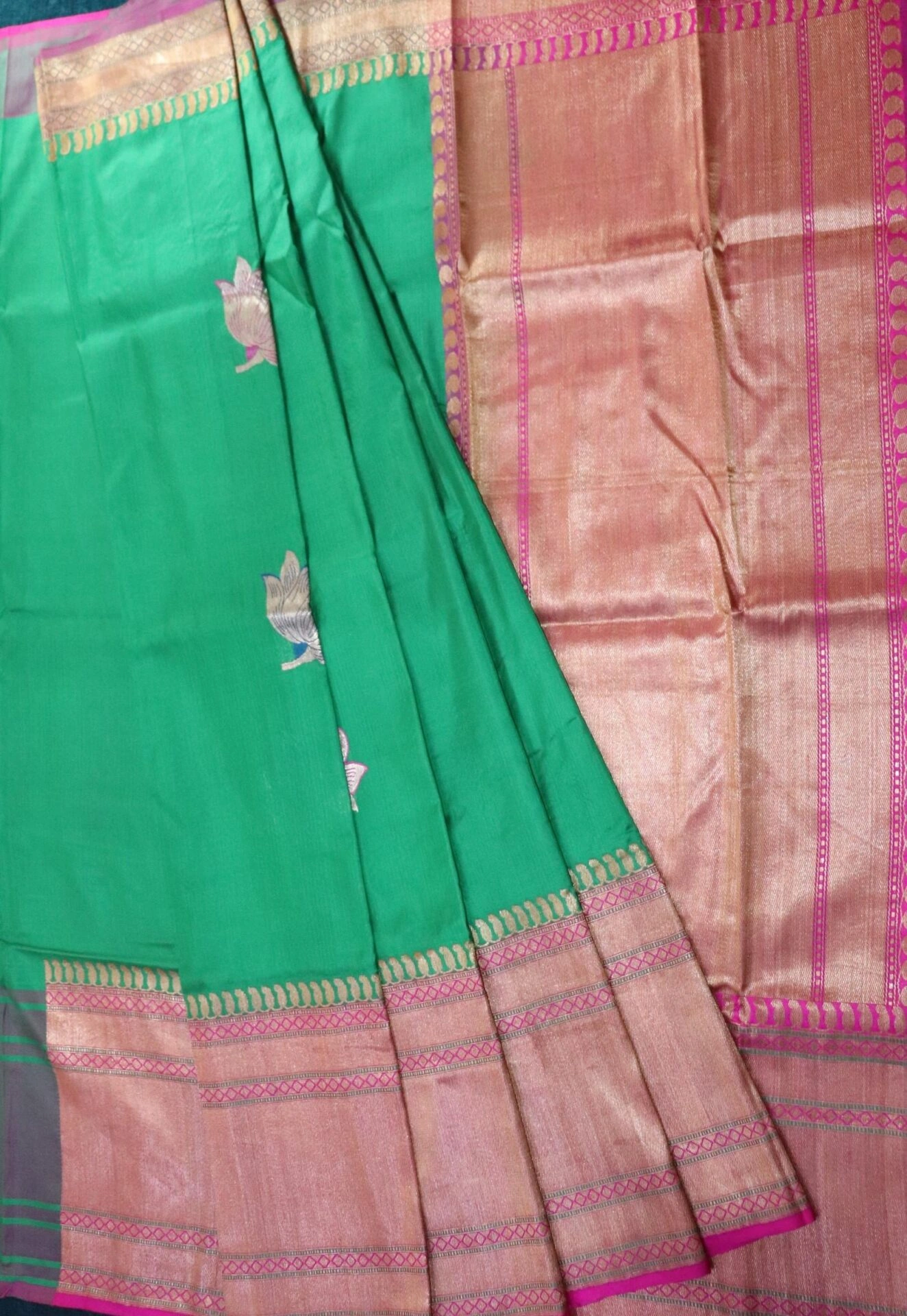 Green Meena Flower with Contrast iskutt Banarasi Saree with Blouse-1