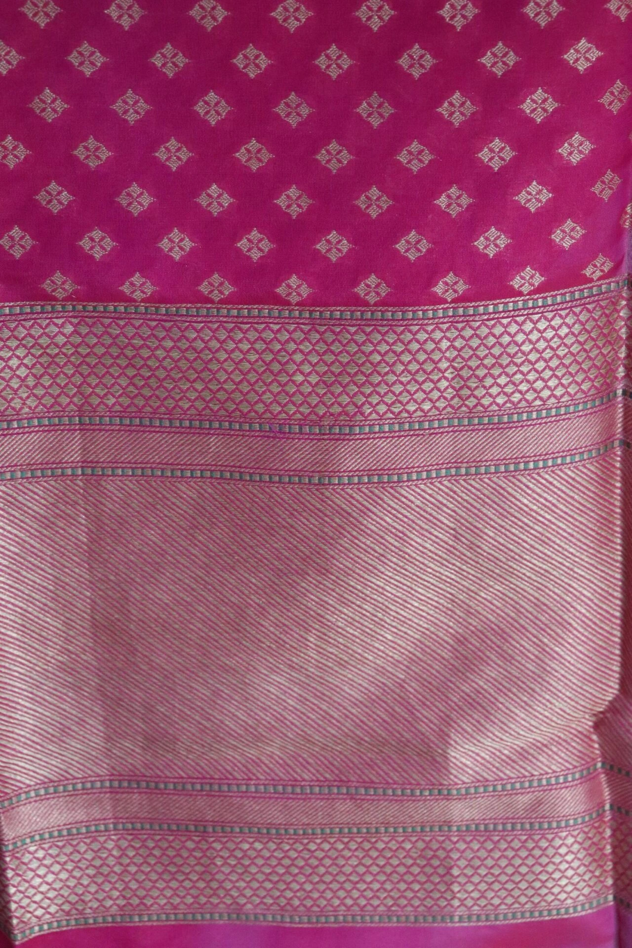 Magenta Chunri Booti Cutwork Handloom Banarasi Dupatta-7