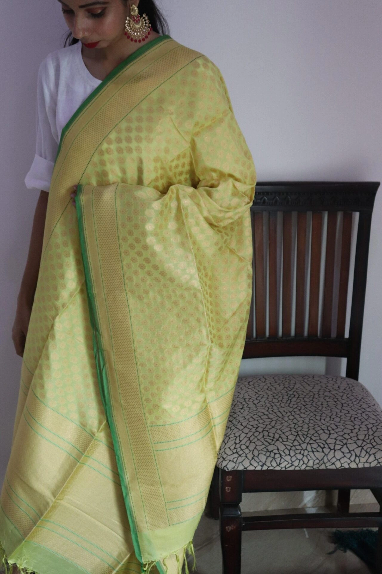 Yellow flower Booti Cutwork Handloom Banarasi Dupatta-2