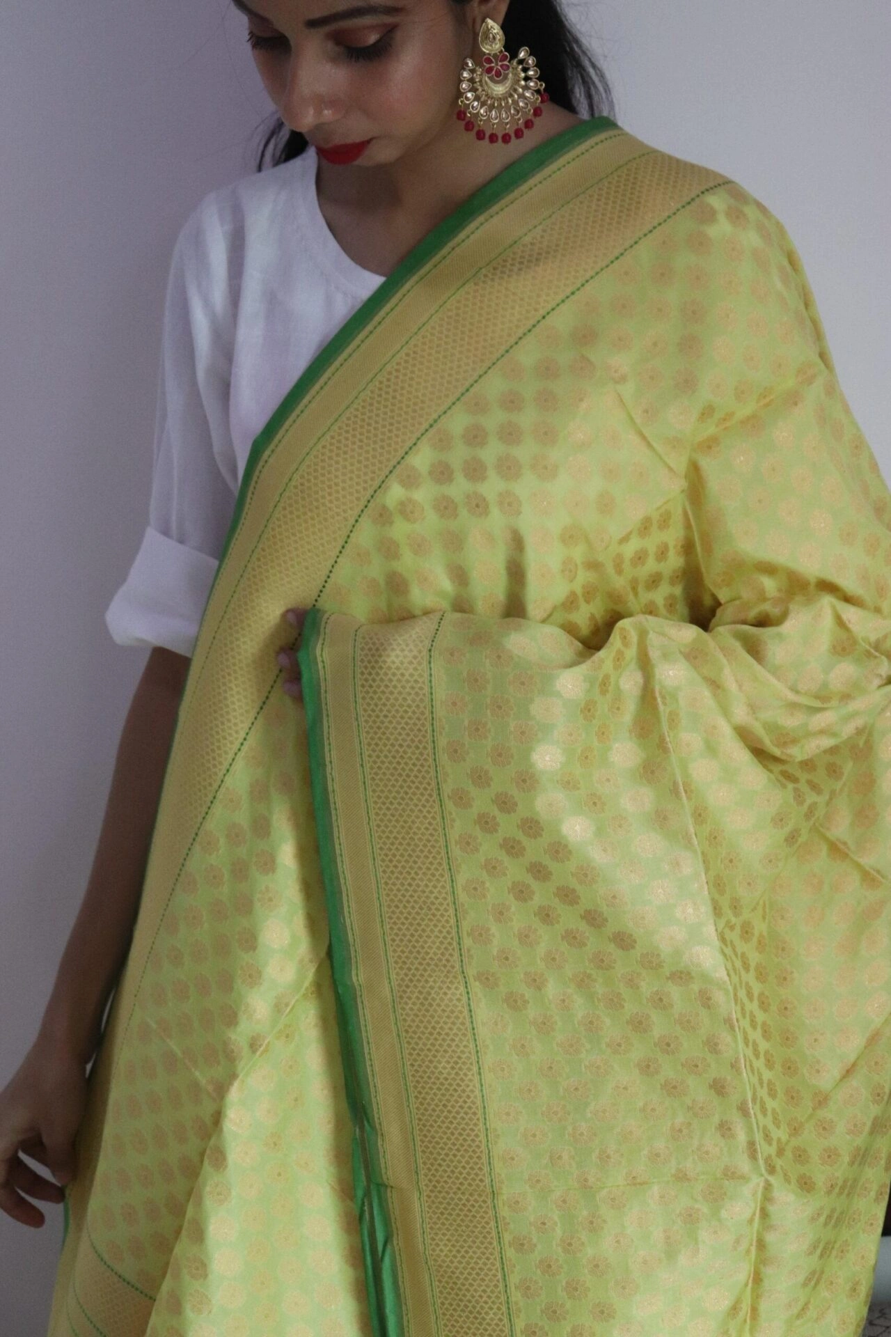 Yellow flower Booti Cutwork Handloom Banarasi Dupatta-4