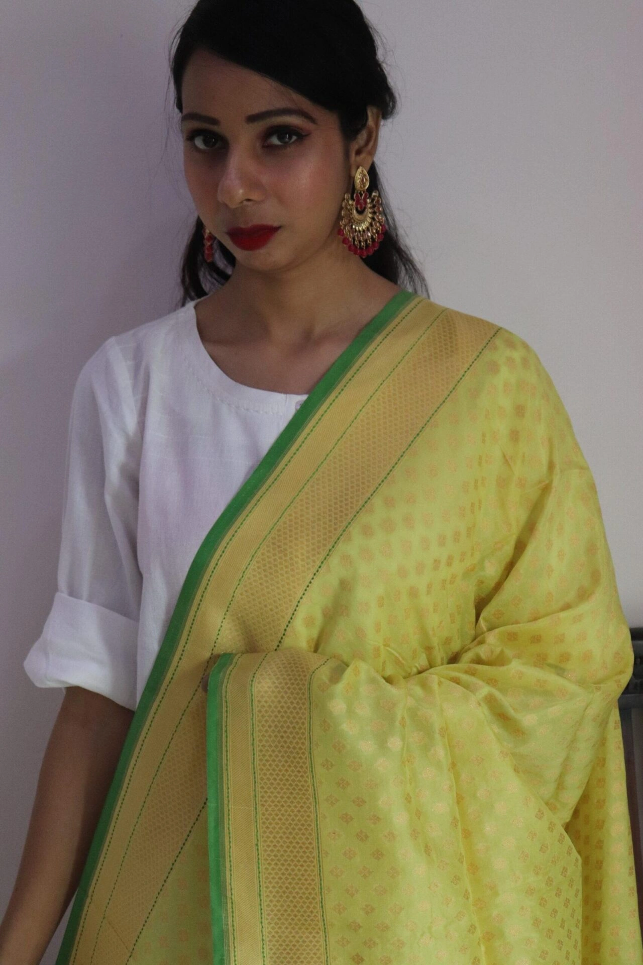 Yellow Booti Cutwork Handloom Banarasi Dupatta-4