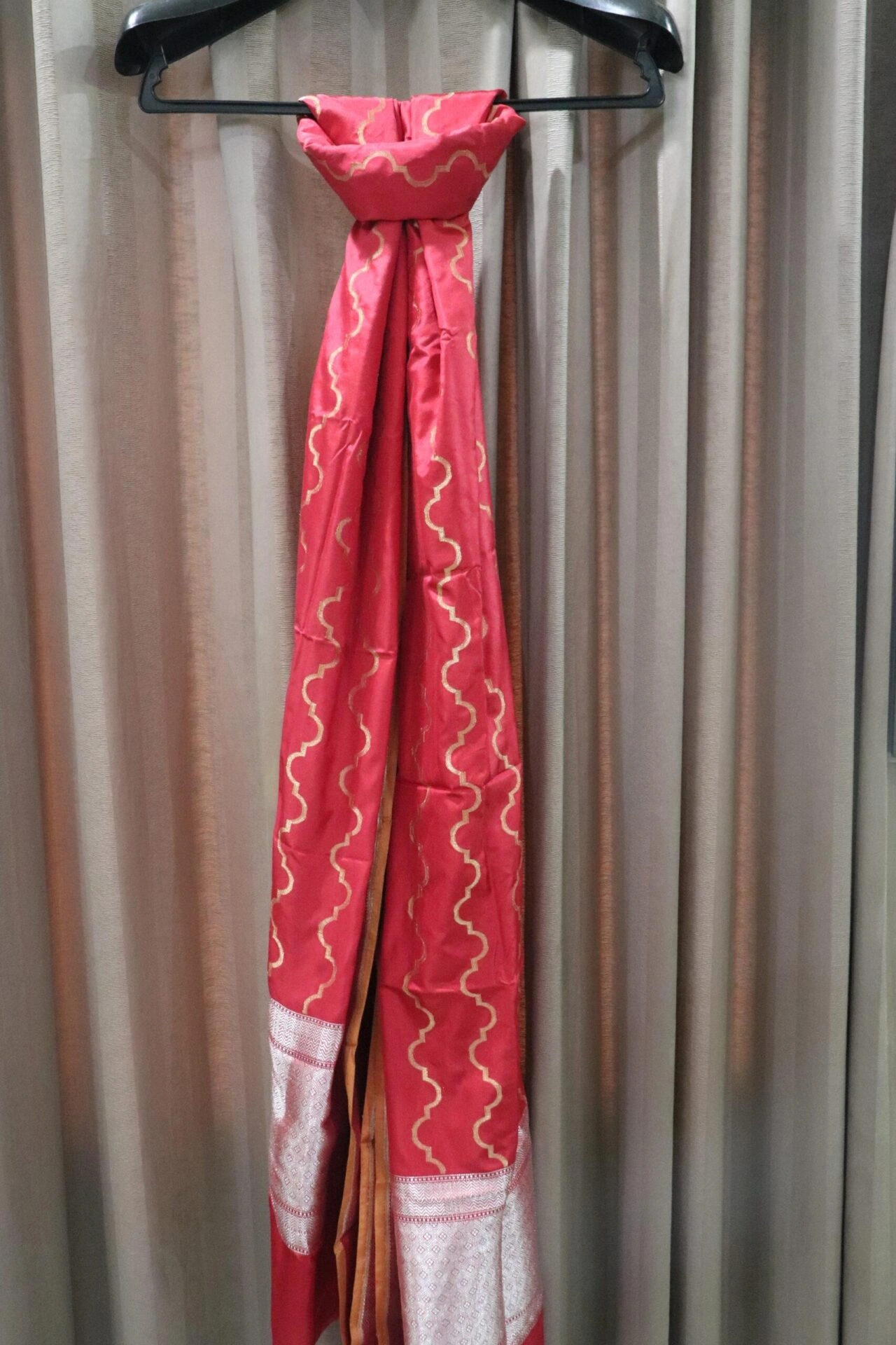 Red Cutwork Handloom Banarasi Dupatta-4