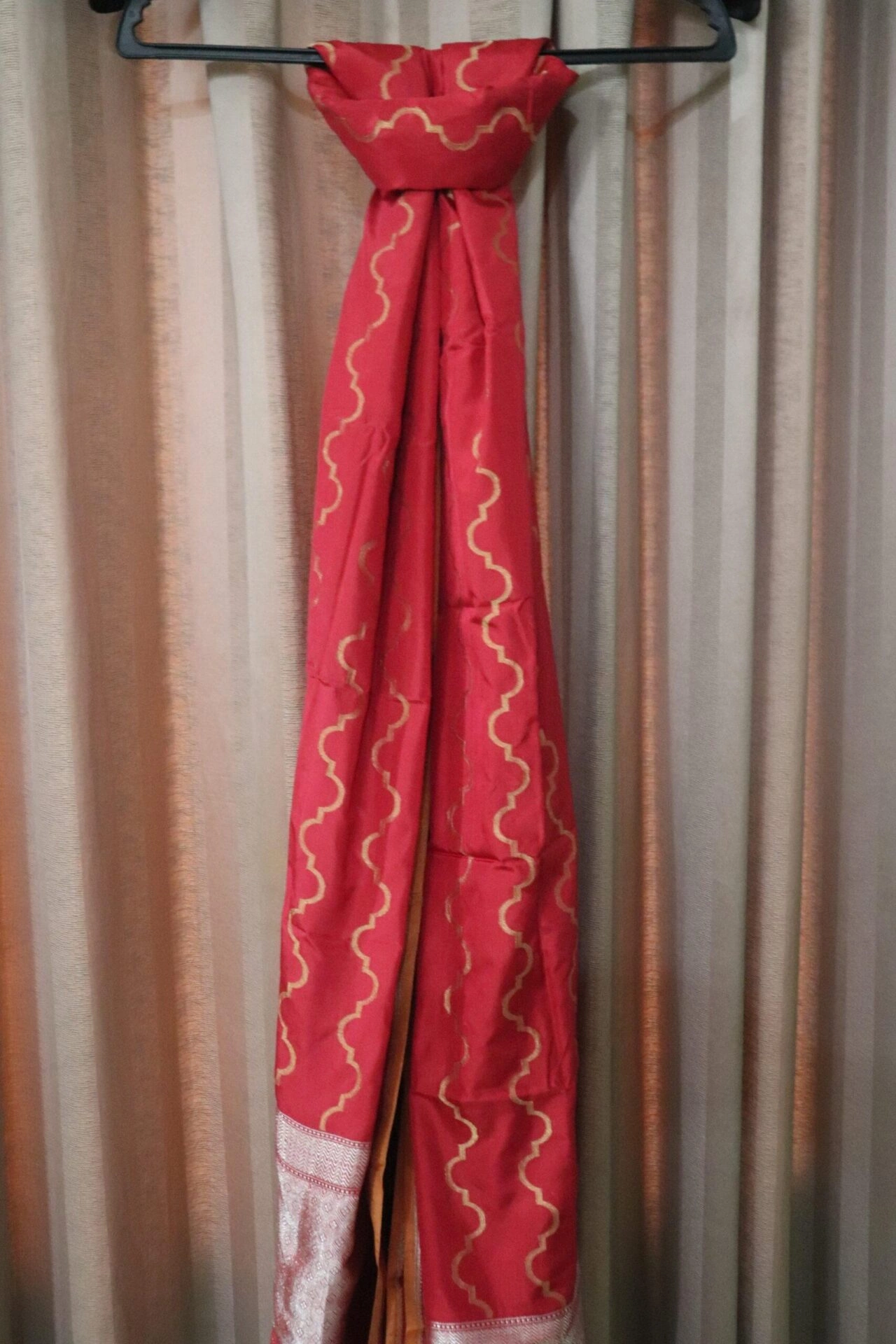 Red Cutwork Handloom Banarasi Dupatta-3