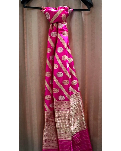 Magenta Ara Booti Handloom Banarasi Dupatta-6