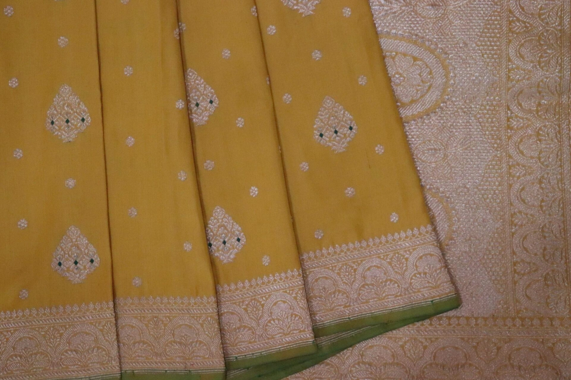 Mustard Yellow Gathua Booti Banarasi Handloom Saree-2