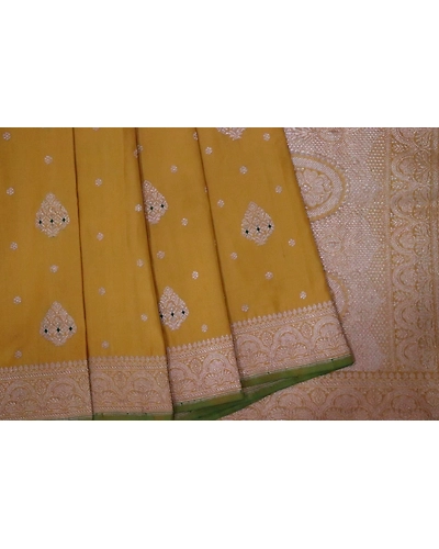 Mustard Yellow Gathua Booti Banarasi Handloom Saree-2