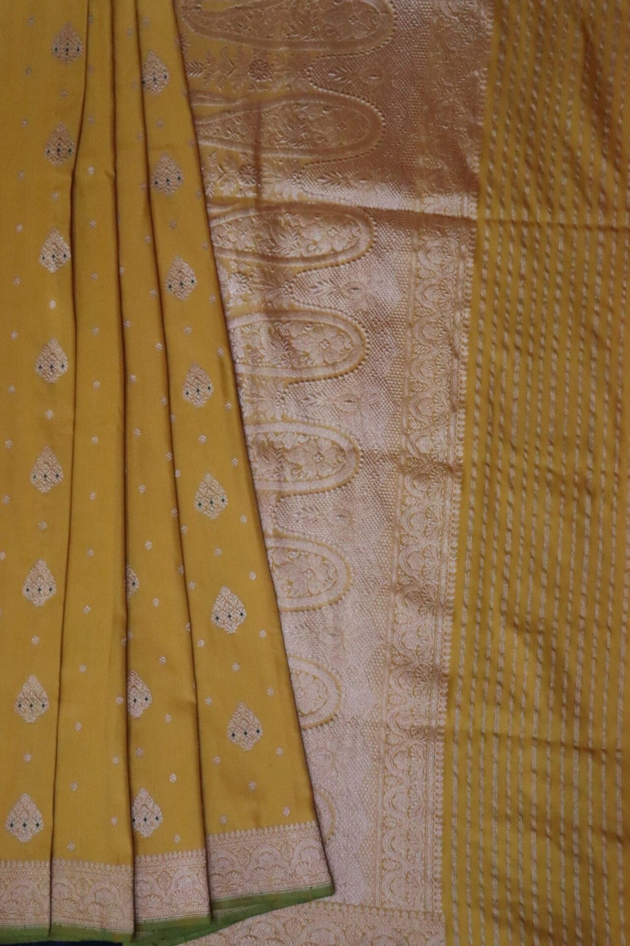 Mustard Yellow Gathua Booti Banarasi Handloom Saree-3