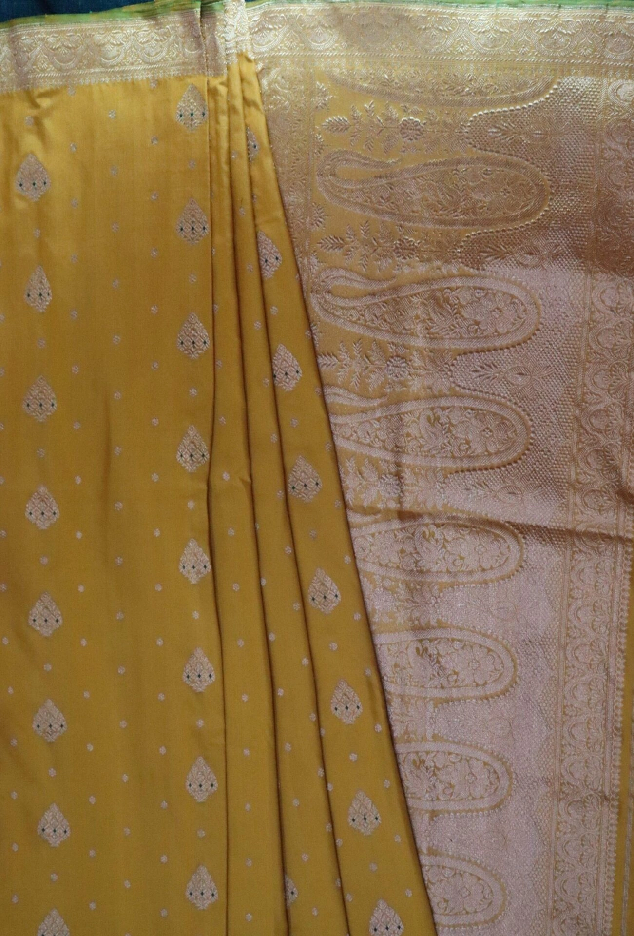 Mustard Yellow Gathua Booti Banarasi Handloom Saree-4