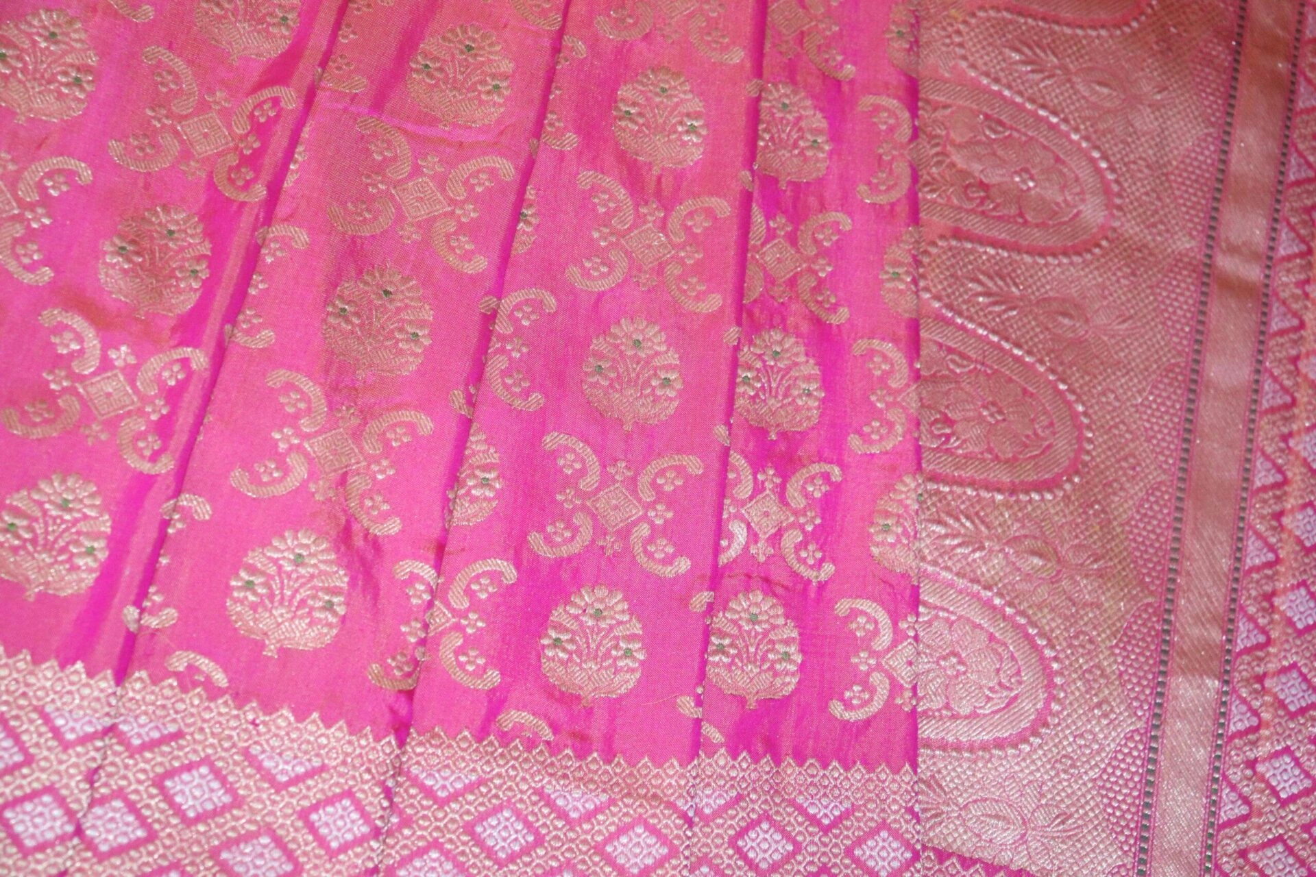 Pink Gathua Jaal Booti Banarasi Handloom Saree-1