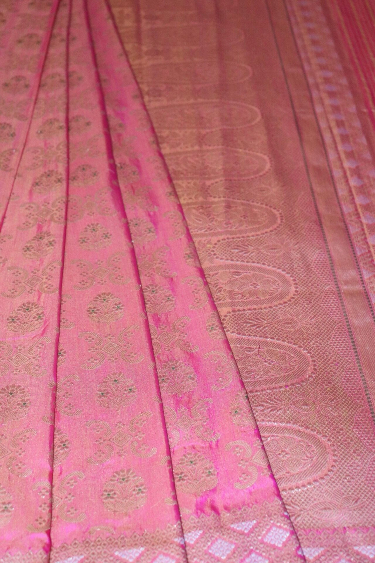 Pink Gathua Jaal Booti Banarasi Handloom Saree-3