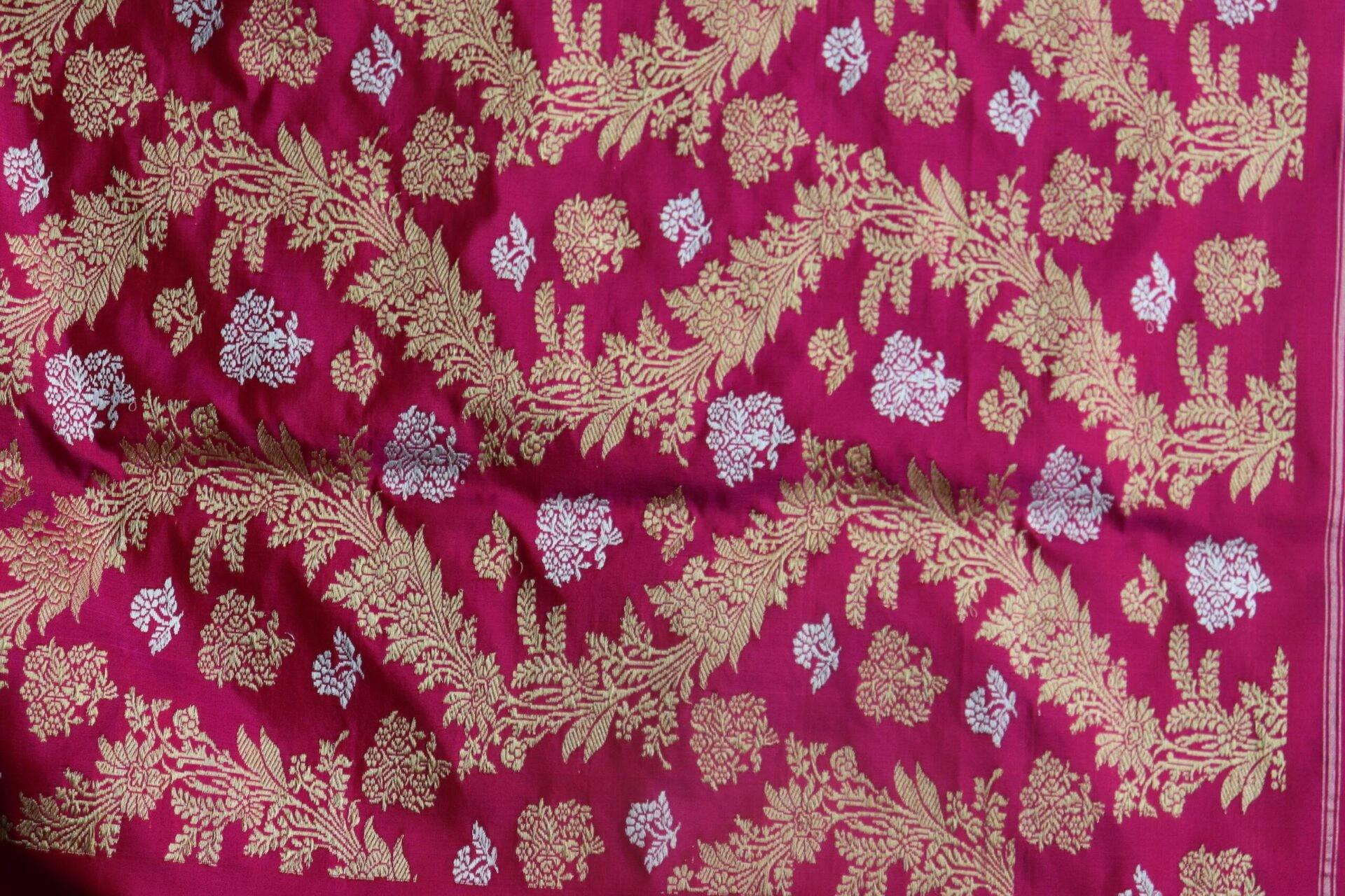 Magenta Lehariya Jangla Banarasi Handloom Saree-4