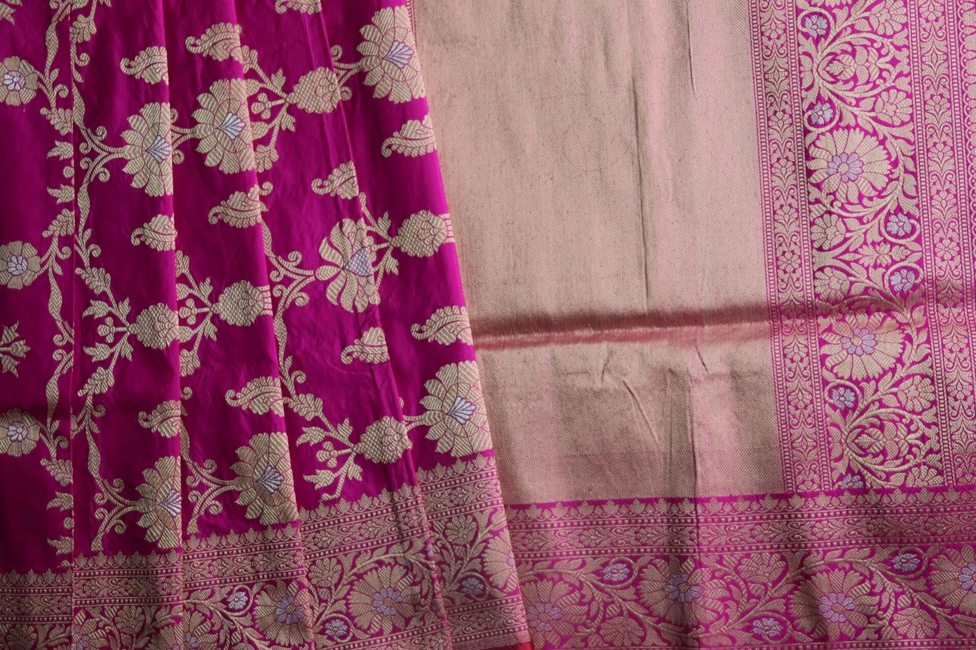 Magenta Phuliya Jangla Banarasi Handloom Saree-3