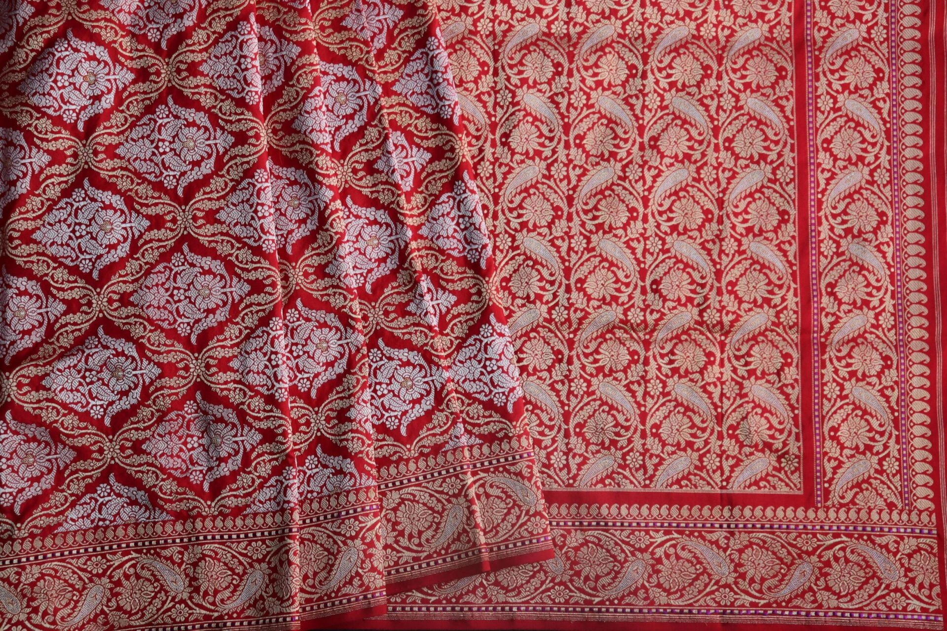 Red Mughal Jaal Boota Jangla Banarasi Handloom Saree-3