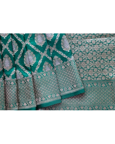 Dark Green Diamond Banarasi Handloom Saree-3