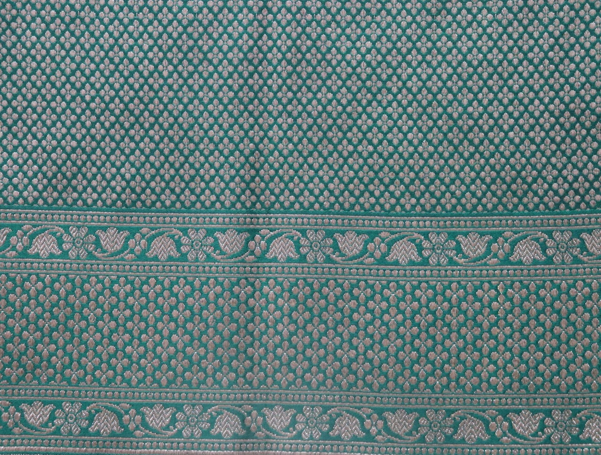 Dark Green Diamond Banarasi Handloom Saree-4