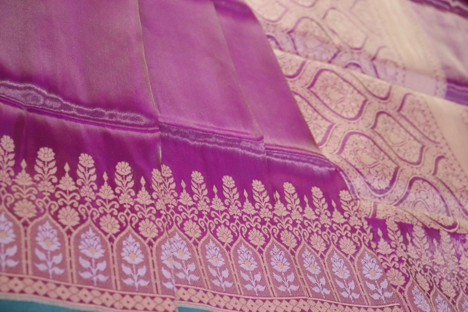 Onion Color Alfi Border Tissue Handloom Banarasi Saree-4