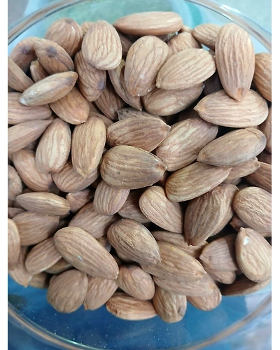 Bold Californian Almonds (Badam)-T93