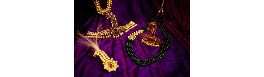  Brooches   
