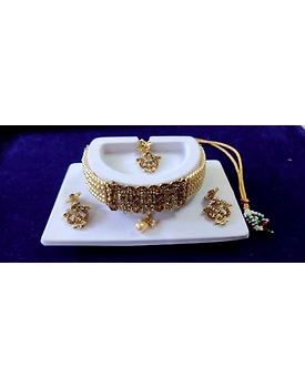 Gold Ethnic Pearl Choker Necklace Earrings Maang Tikka
