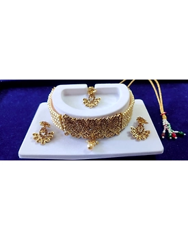 Gold Pearl Choker Necklace Earrings Maang Tikka