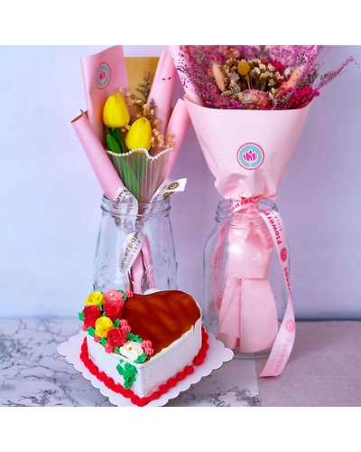 Dulce de Leche Heart Cake petite 5in-With flowers-Mina-Pink-1