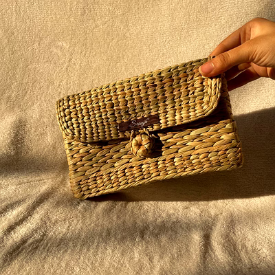 golden grass classy clutch