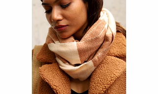 Handloom Cashmere Muffler - Peach Broad Lined