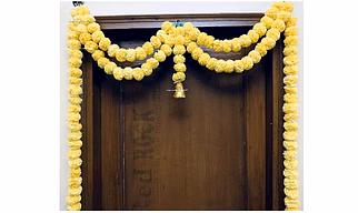 SPHINX Artificial Marigold Fluffy Flowers Garlands Door Toran /door Hangings (Cream, 1 Piece)