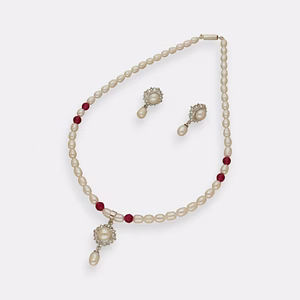 Inspiring Fashionable Pearl Set