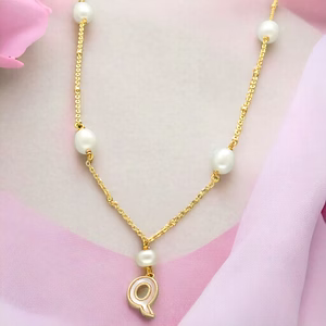 Q Alphabetic Pearl Pendant Set